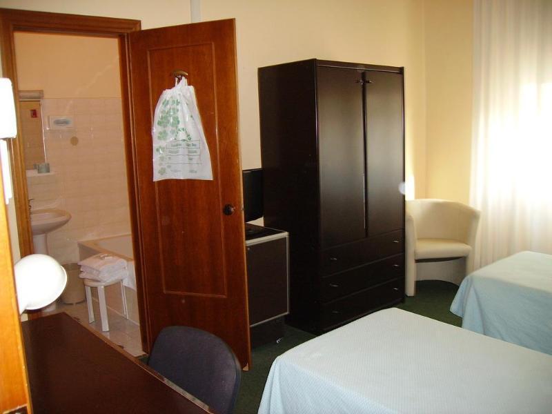 Hotel Giappone Parking Livourne