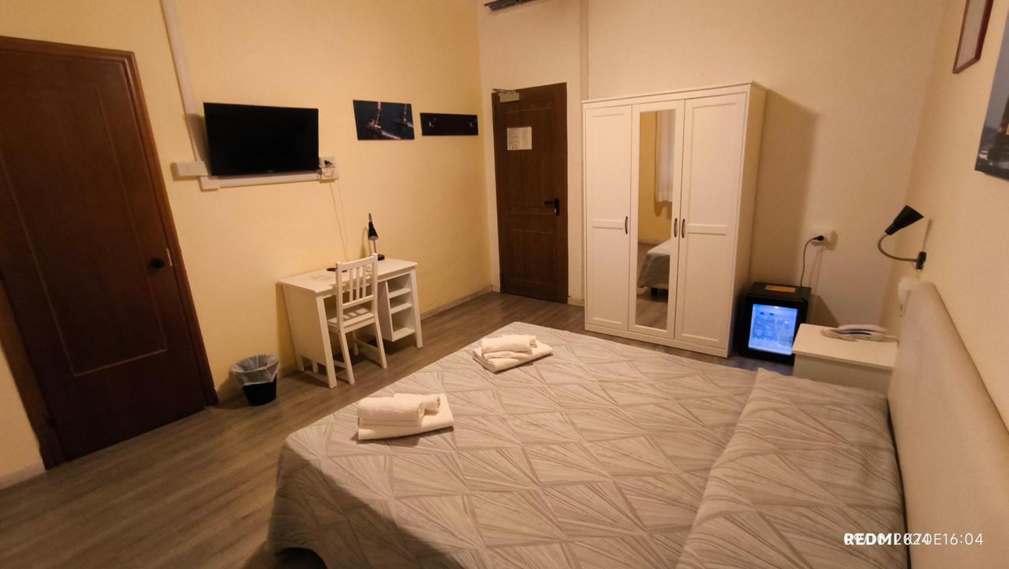 Hotel Giappone Parking Livourne
