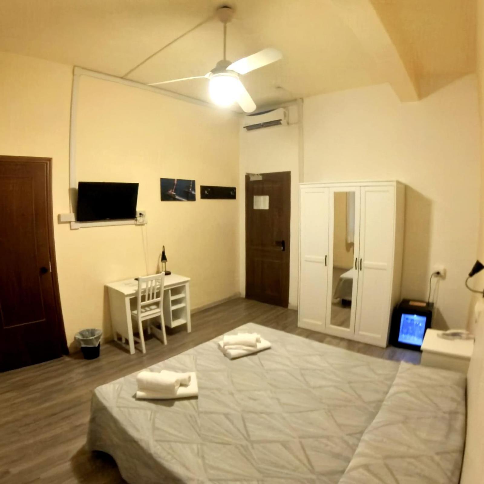 Giappone Parking Hotel Livourne